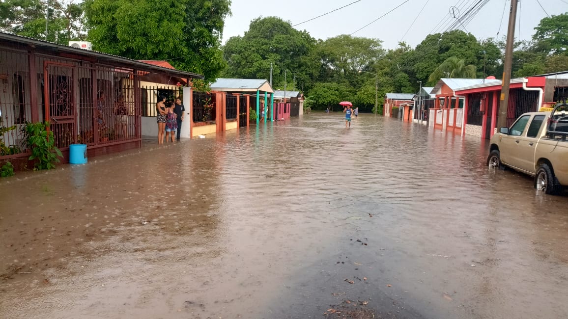 Sube nivel de alerta en todo el país por efectos de intensas lluvias